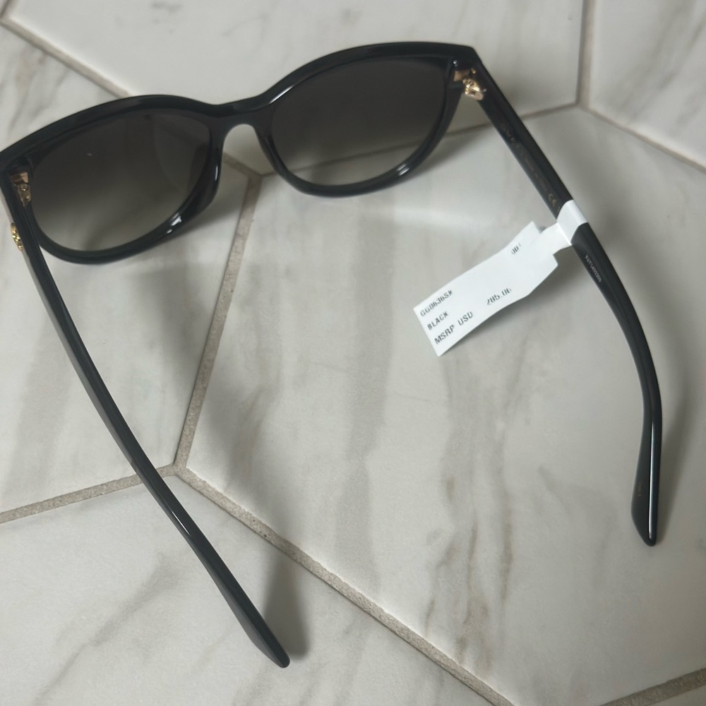 🆕 NWT Women’s Gucci Sunglasses GG0636SK (Black and Gold) - Picture 7 of 8